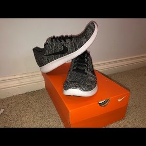 Nike Free RN Flyknit black and white
